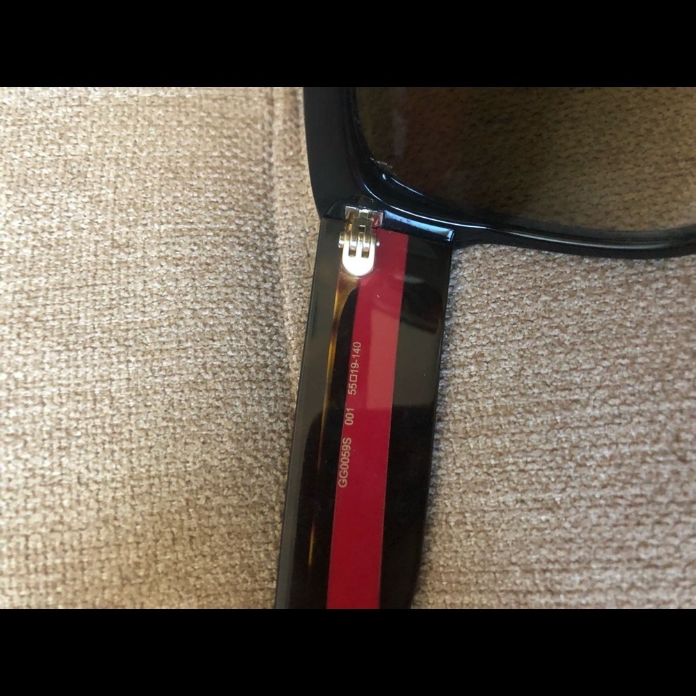 NEW GUCCI SUNGLASSES 😎 - Picture 3 of 6